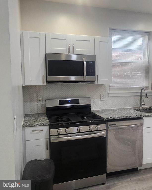 Photo - 2230 Christian St