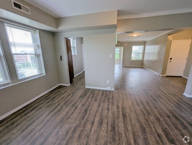 Building Photo - 5572 Clemens Ave Unit 2W Rental