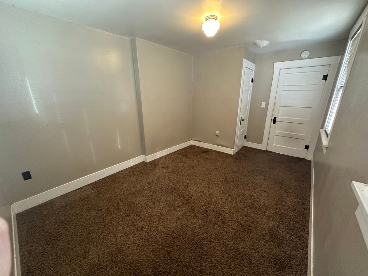 Photo - 1 bedroom/ 1 bath unit in Triplex