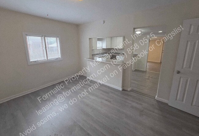 Photo - 694 W 8th St