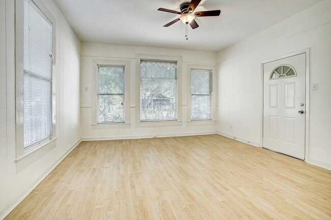 Photo - 1127 Yale St Unit B