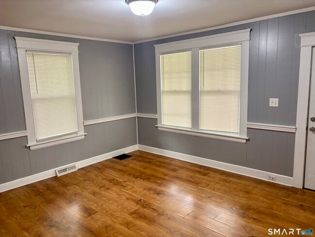 Photo - 565 Sylvan Ave