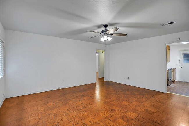 4221/4223 Hawthorne Court