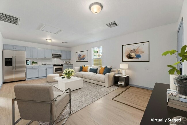 Photo - 1015 E 36th St