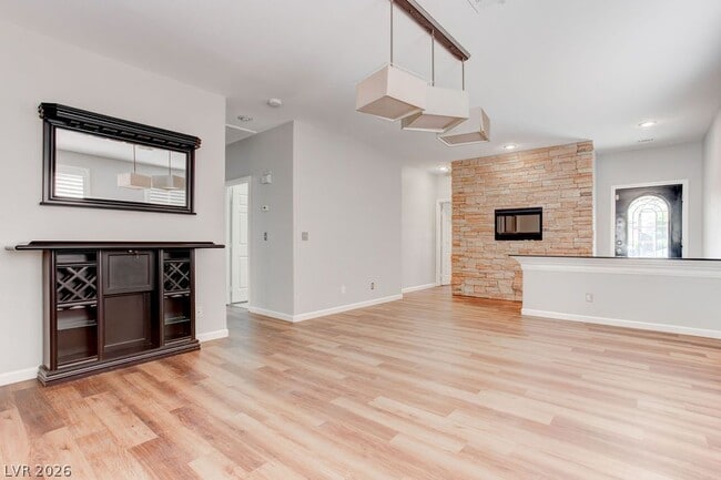 325 Brilliant Summit Cir