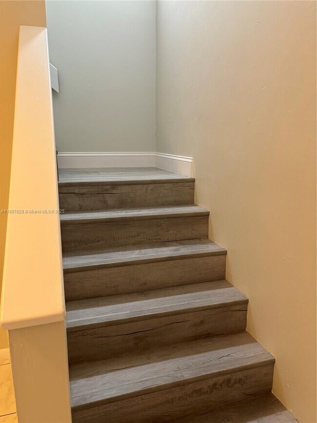 Photo - 2661 Huron Way