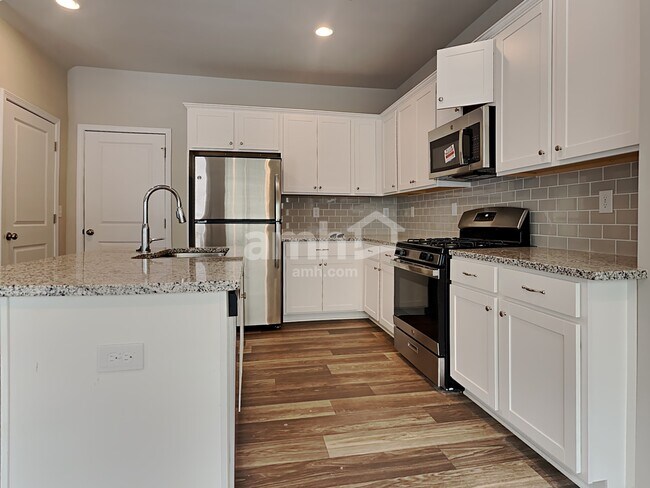 Photo - 338 Winston Cir