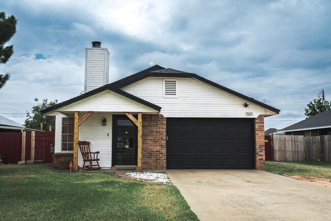 Building Photo - 1510 Pueblo Rental
