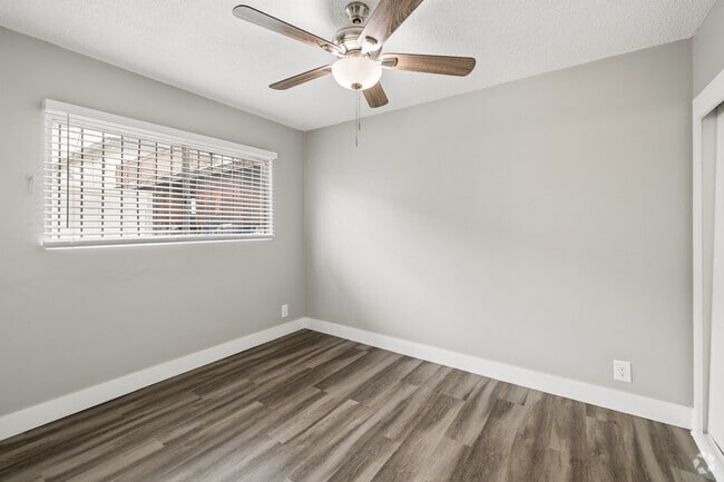 1BR, 1BA - 500SF - Bedroom