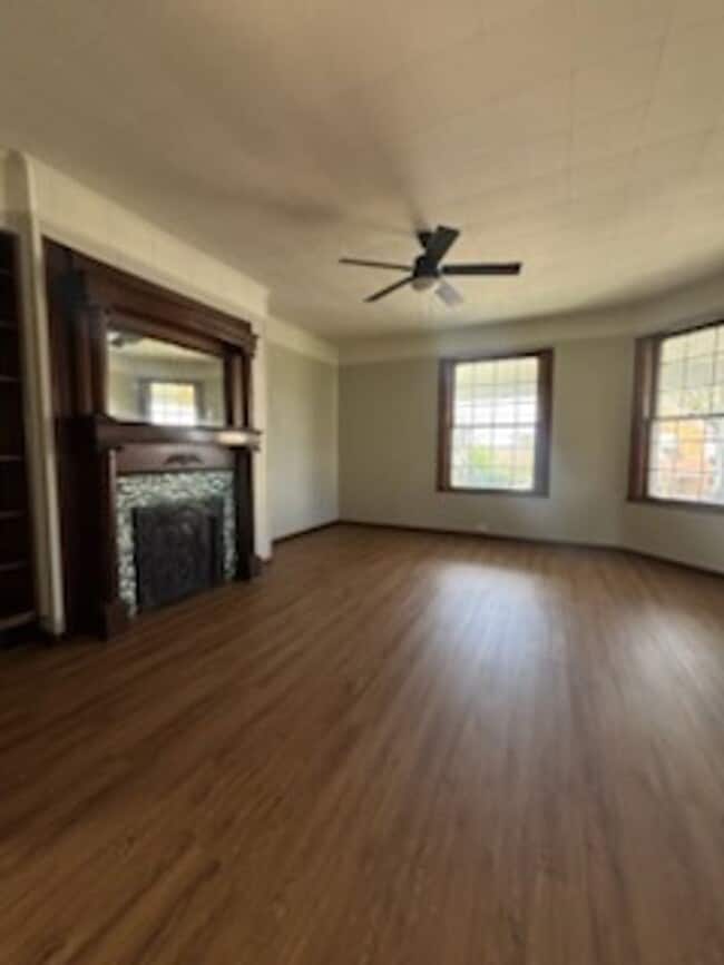 Photo - 515 Wallis Ave