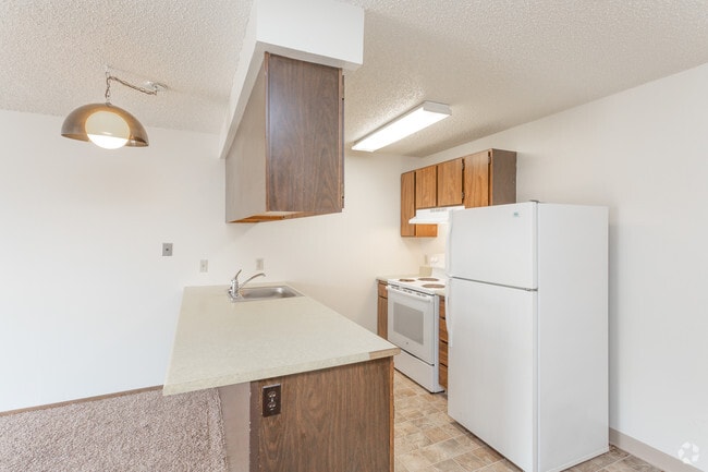 1BR, 1BA - 611 SF