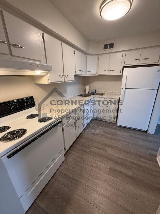 Photo - 6500 Carefree Ln Unit Apt 12