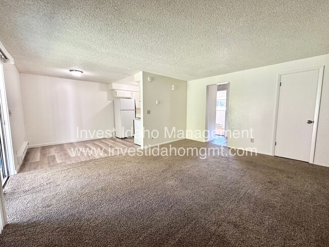 Building Photo - 3970 W Glenn St Unit B