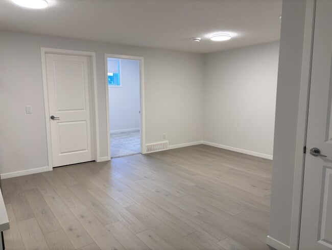 Photo - 45 Creekview Mnr SW