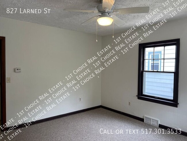 Photo - 827 Larned St