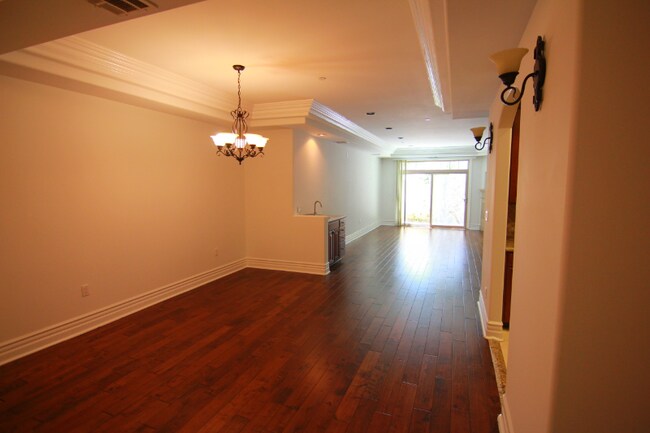 Building Photo - 10640 Woodbridge St Unit 202