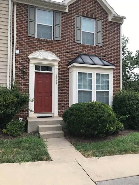 Brick End Unit - all landscapiing maintenance included in rent. Two parking spot in front of Unit - 1944 Asheville Dr Casa Adosada