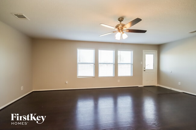 Photo - 5619 Cinnamon Lake Dr
