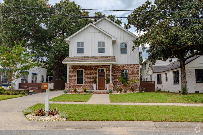 Building Photo - 1820 E Moreno St Rental