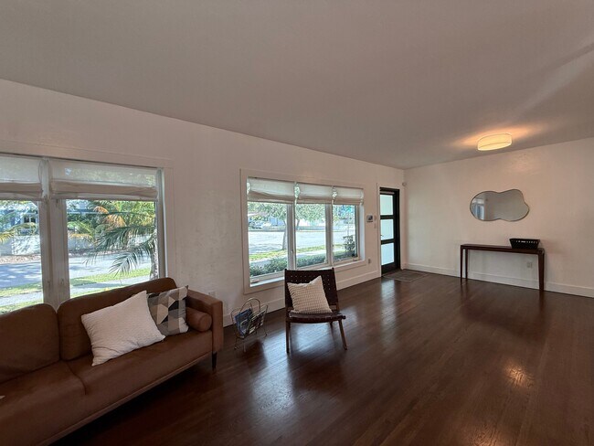 Photo - 2728 Kirk St