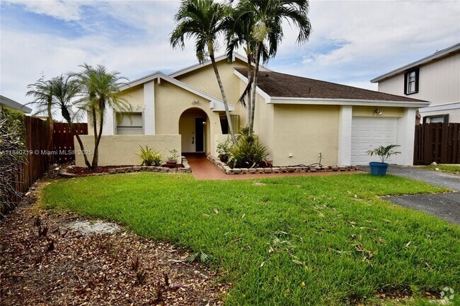 Building Photo - 15015 SW 52nd Ln Rental