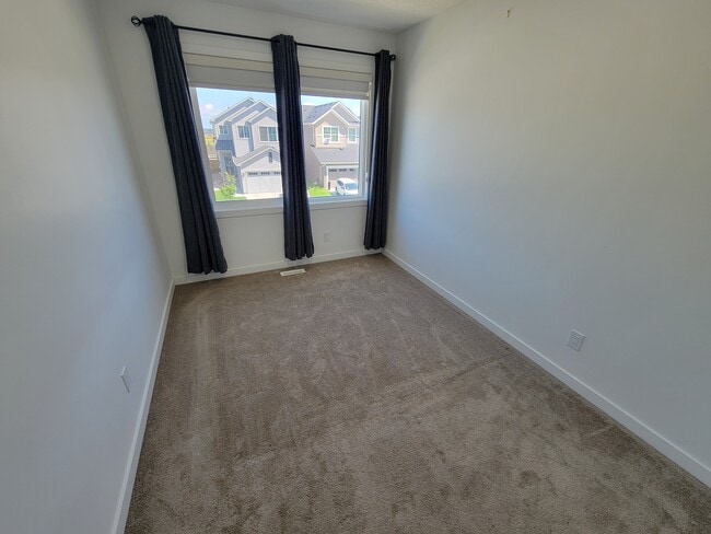 Photo - 17252-17252 2 St NW
