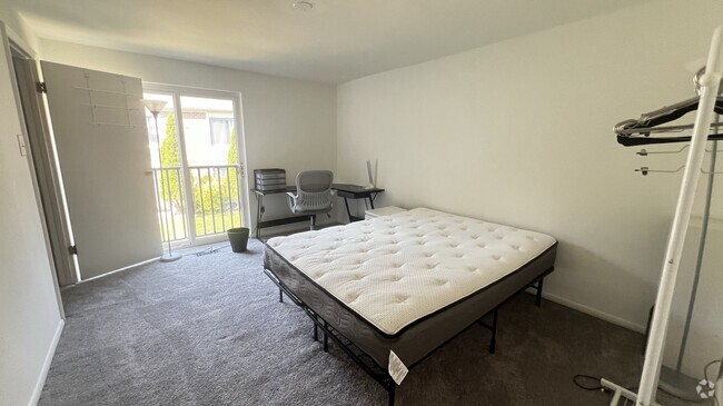 Building Photo - 3470 Plumtree Dr Unit D Rental