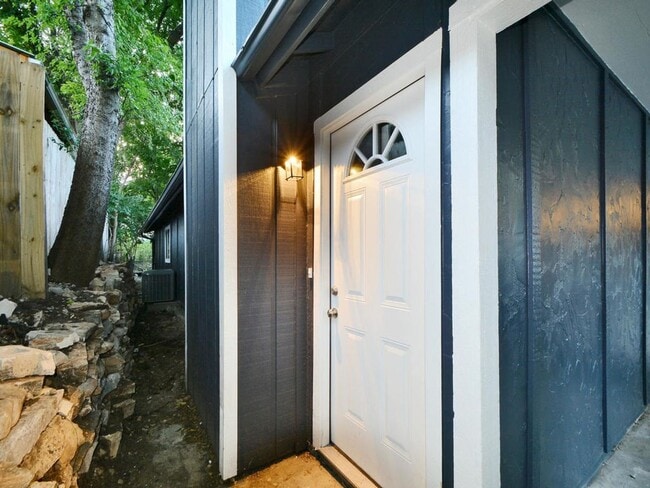 2706 Parker Ln