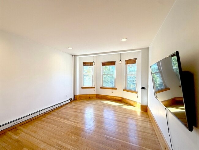 Photo - 148 Berkshire St Unit 4