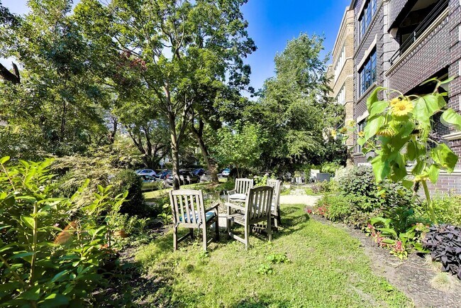 Photo - 1126 W Morse Ave