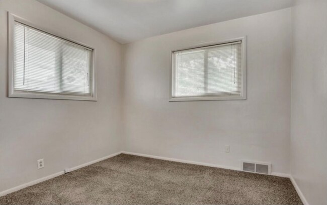 Photo - 1370 S 800 E