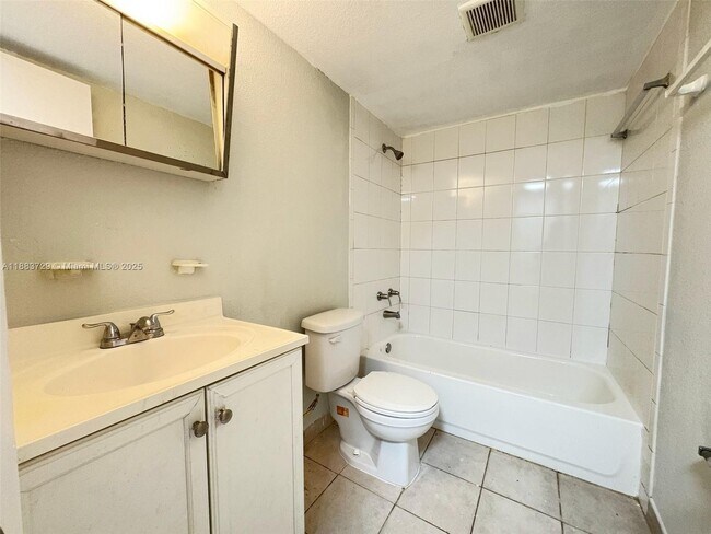 Photo - 101 NE 41st St Unit E74