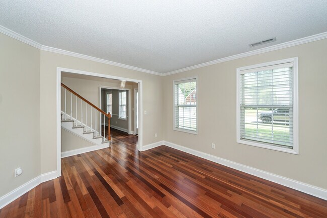 Photo - 107 Spalding Cir
