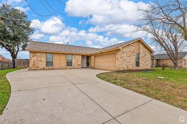Building Photo - 2909 Lake Park Dr Rental