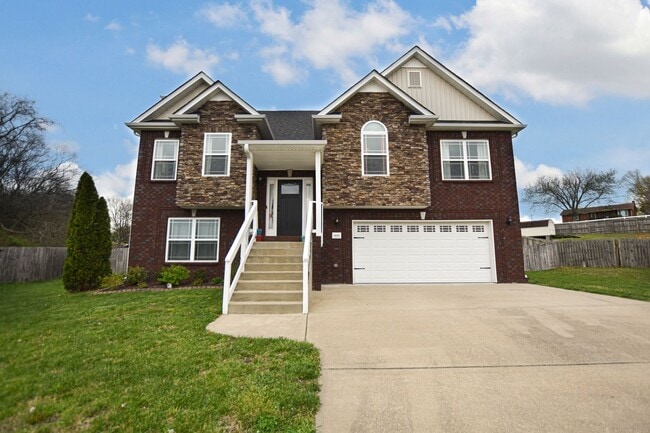 Pet Friendly Four Bedroom with Basement in... - Pet Friendly Four Bedroom with Basement in... House