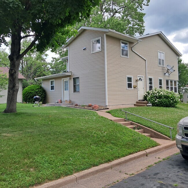 Photo - 401 Lewis St