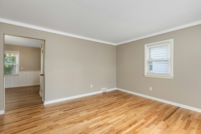 1319 Amelia St