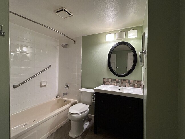 Photo - **Leasing Special** Newly renovated 1 Bed/...