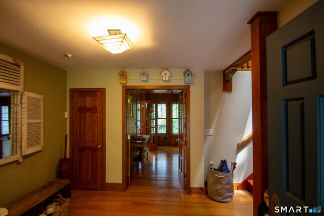 4 Chimney Point Rd