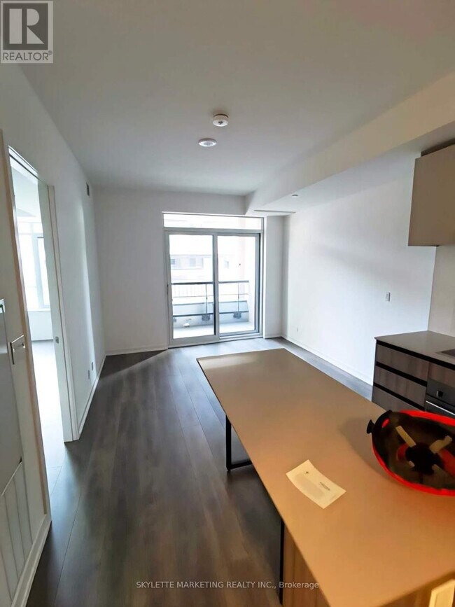 Photo - 8 Beverley Glen Blvd Unit D-321