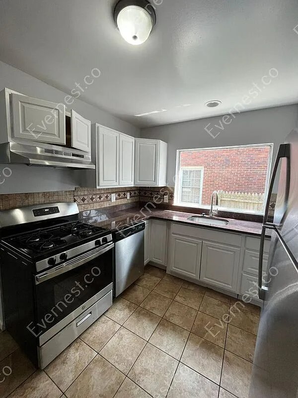 Photo - 14233 Piedmont St