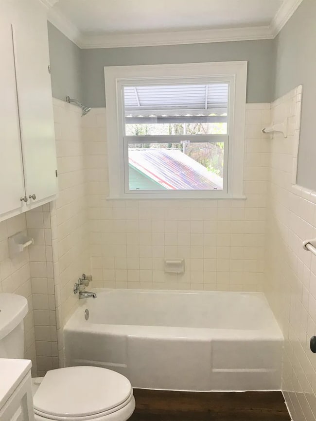 Photo - Beautiful 2 Bedroom 1 Bathroom Home with S...