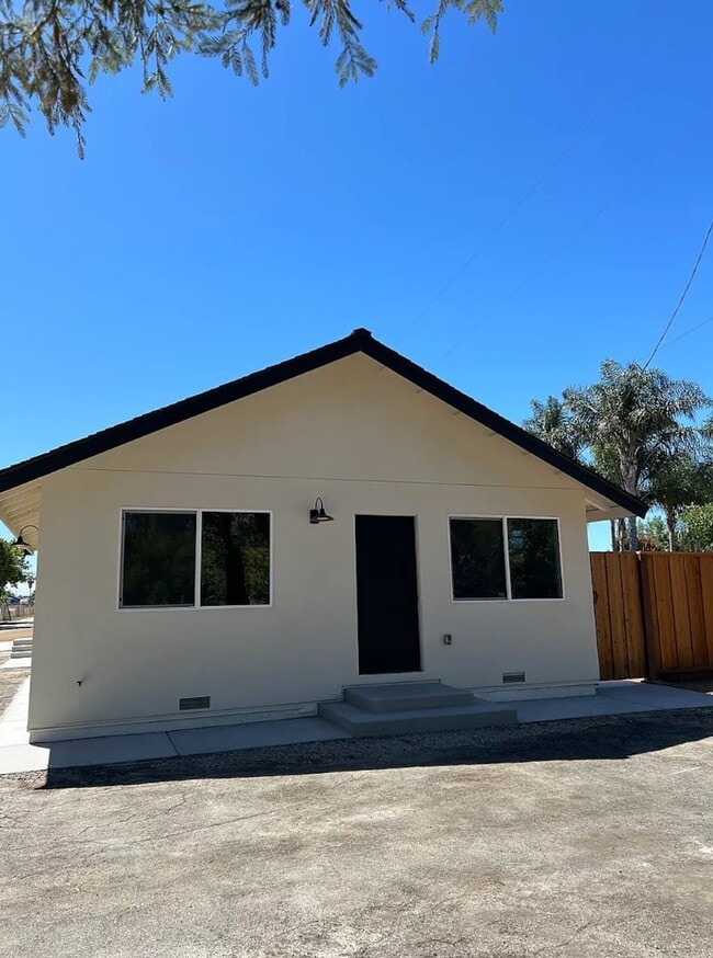 Building Photo - 730 Fisher Ave Rental