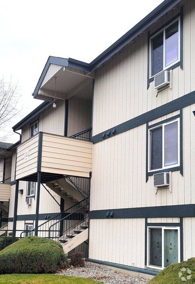 Building Photo - Middle (2nd) floor 660 sq ft 1-bedroom wit... Unit 112 Rental
