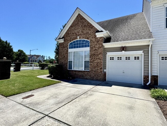READY July 1st!! End-Unit Condo with Commu... - READY July 1st!! End-Unit Condo with Commu...