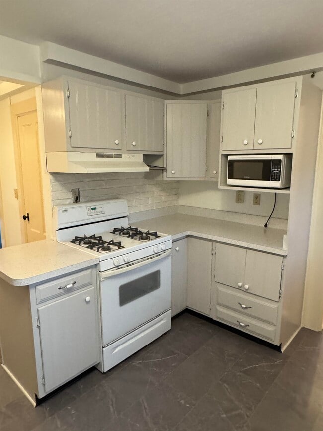 Photo - 45 Court St Unidad A