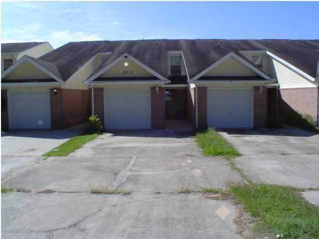 Building Photo - "Charming 2-Bedroom Townhouse in Fort Walt... Unit 12