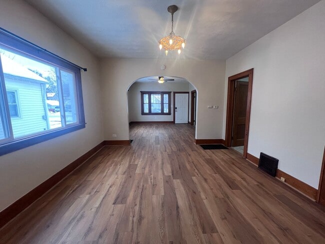 Building Photo - Updated Single Family Home!