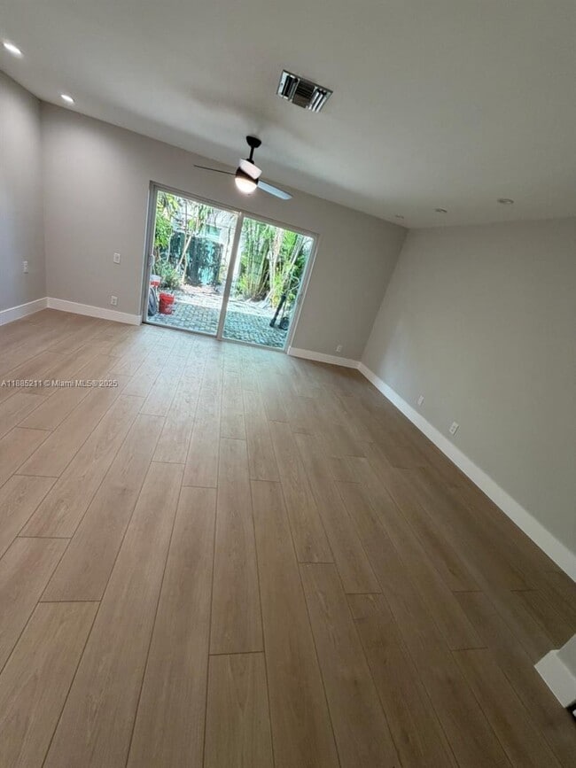 Photo - 101 NE 8th Ave