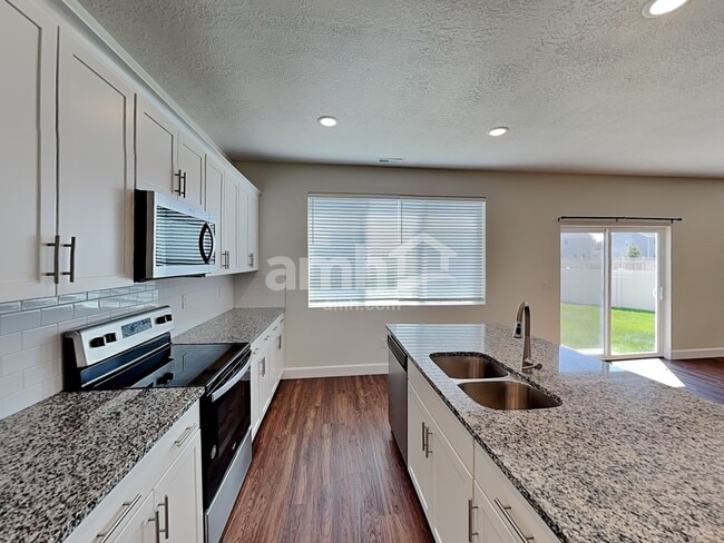 1409 E Perelle Ln